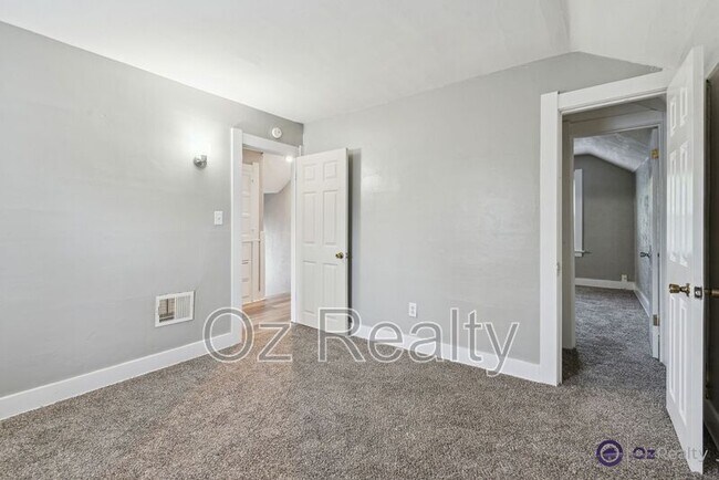 Building Photo - 436 Danberry St