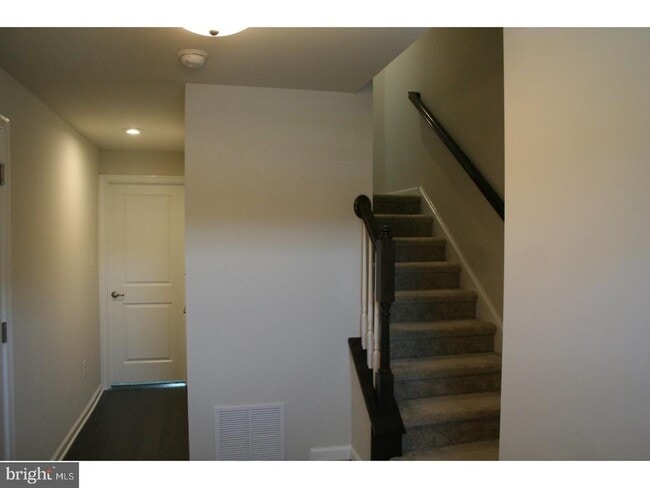 Building Photo - 118 Meridian Ln