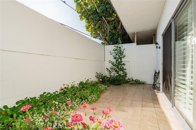 Building Photo - 5216 Lindley Ave