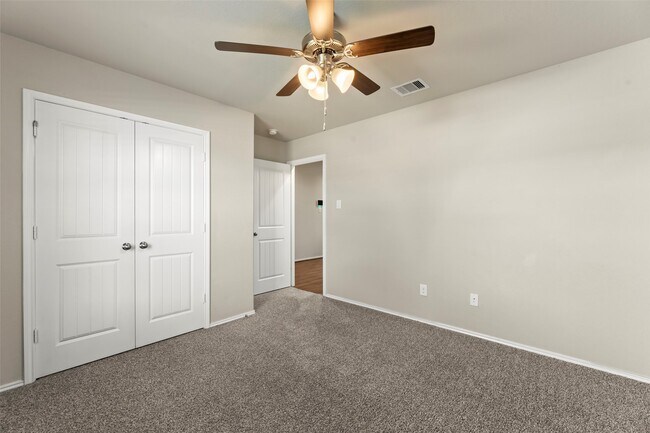 Building Photo - 1827 Brady Shores Dr