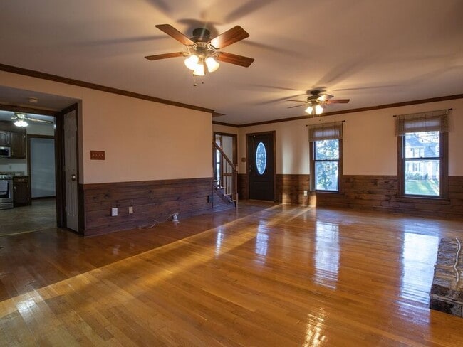 Building Photo - 4266 Roundhill Dr