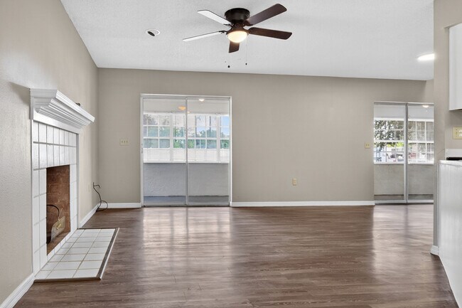 Building Photo - 802 Arietta Cir N