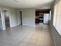 Building Photo - 588 Holly Dr