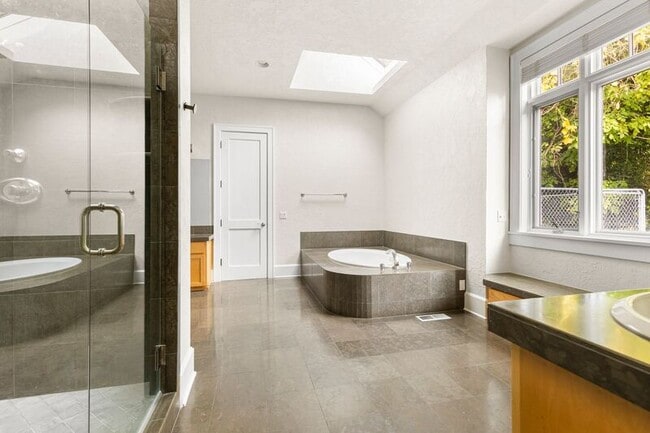 Building Photo - 16275 NE Eilers Rd