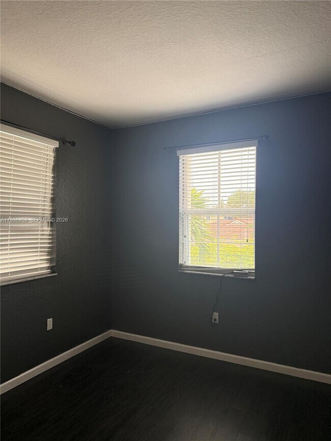 Building Photo - 3951 NE 13th Dr