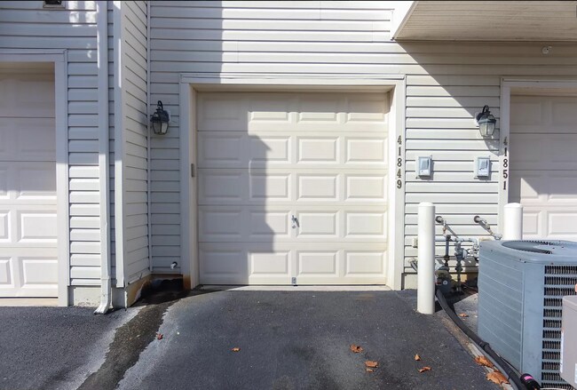 driveway and 1-car garage - 41849 Inspiration Ter