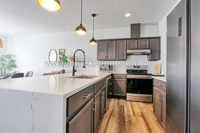 Building Photo - 3 Bed, 2.5 Bath Home Located Near Legacy S...