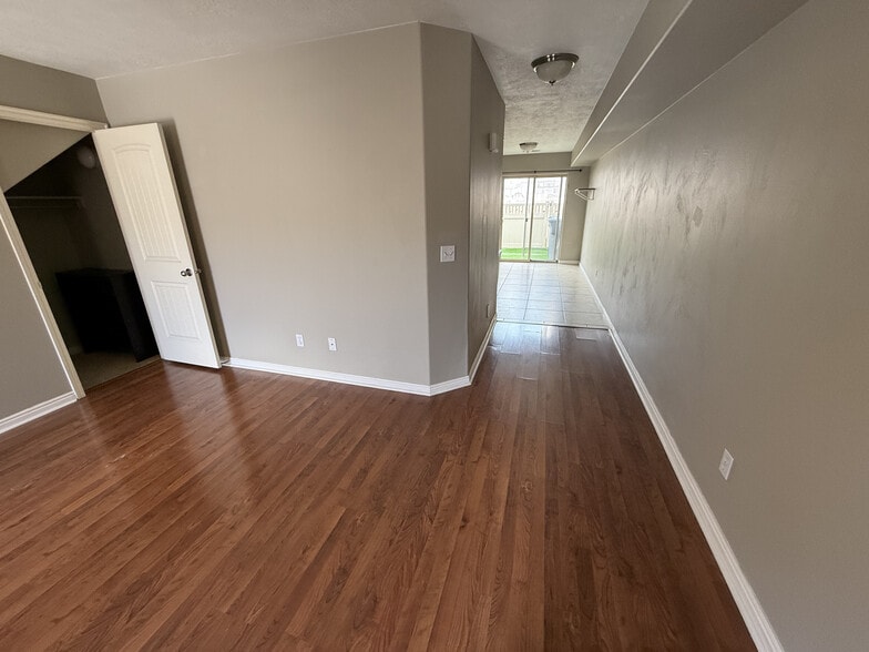 Building Photo - 1167 E 400 S