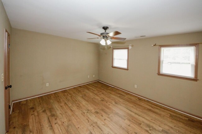 Building Photo - 4033 Scenic Mountain Dr SW