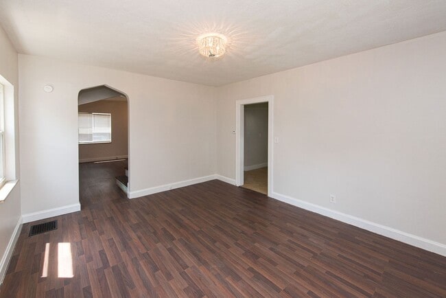 Building Photo - COVEDALE- 3 bedroom 1.5 bath Tudor with up...