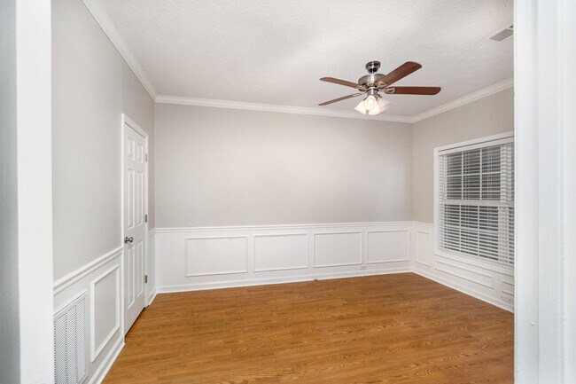 Building Photo - 533 Millpond Rd