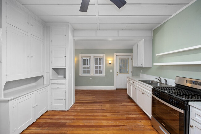 Building Photo - 647 Fairview Ave NE