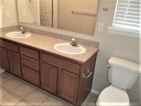 Building Photo - 868 Red Fern Dr