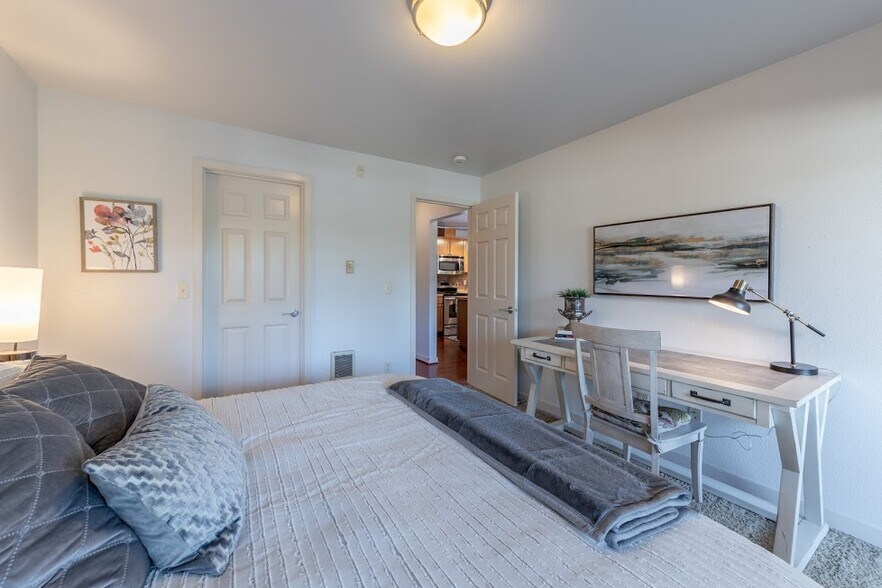 Building Photo - 13203 97th Ave E