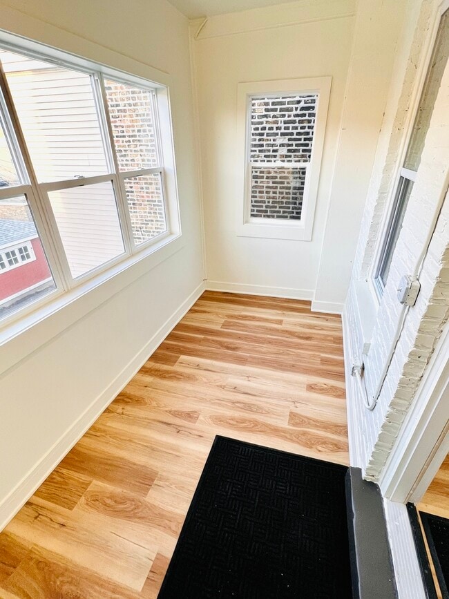 Building Photo - 1906 W 34th Pl