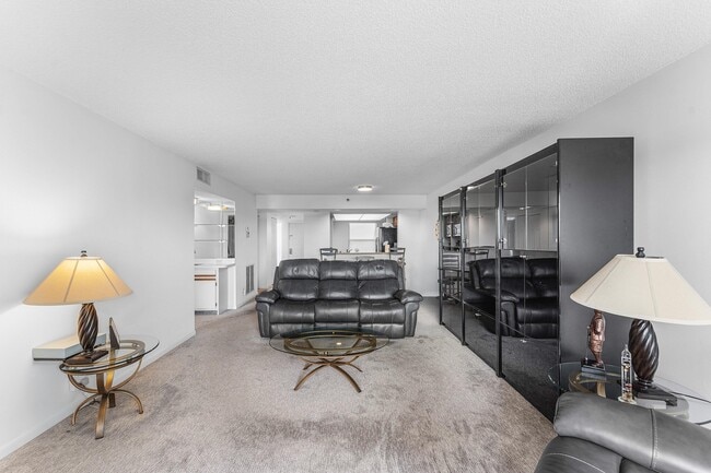 Building Photo - 6662 Boca Del Mar Dr