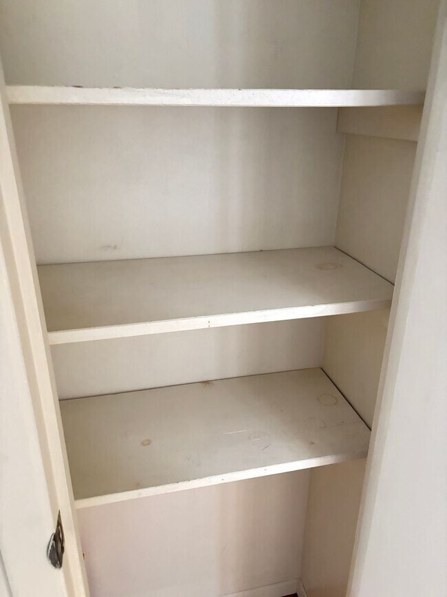 Building Photo - Spacious 3br Home for rent located in Whit...