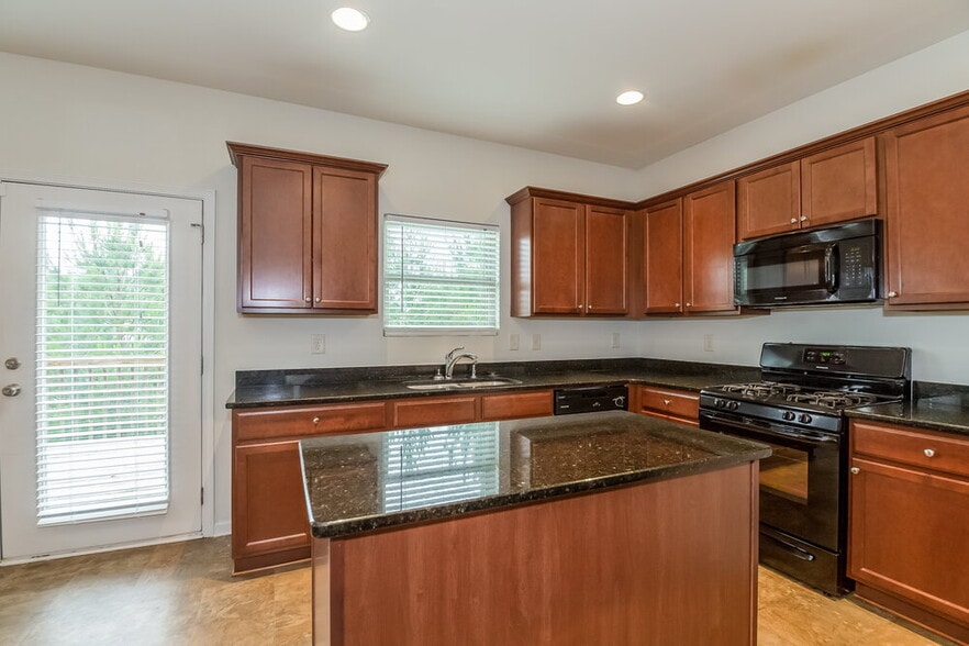 Building Photo - 3563 Walking Stick Way NE