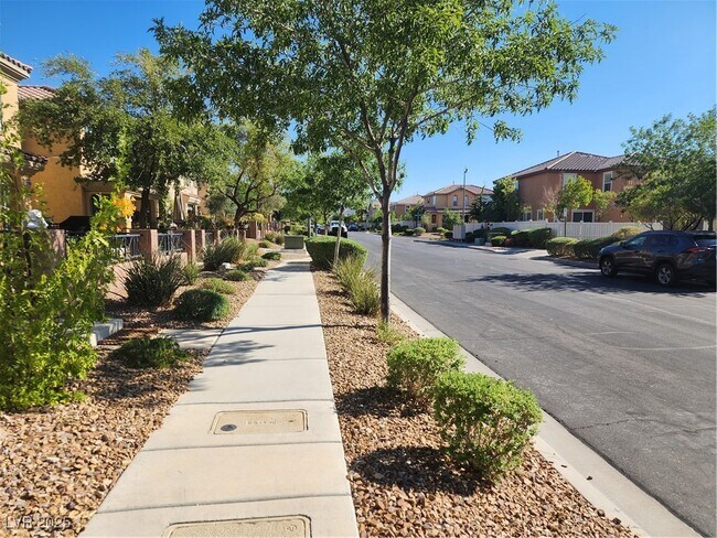 Building Photo - 2084 Waterlily View St