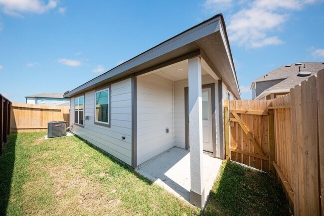 Building Photo - 15631 Buffalo Mdw Ct