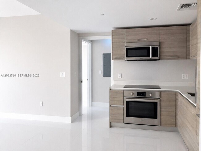 Building Photo - 1300 S Miami Ave