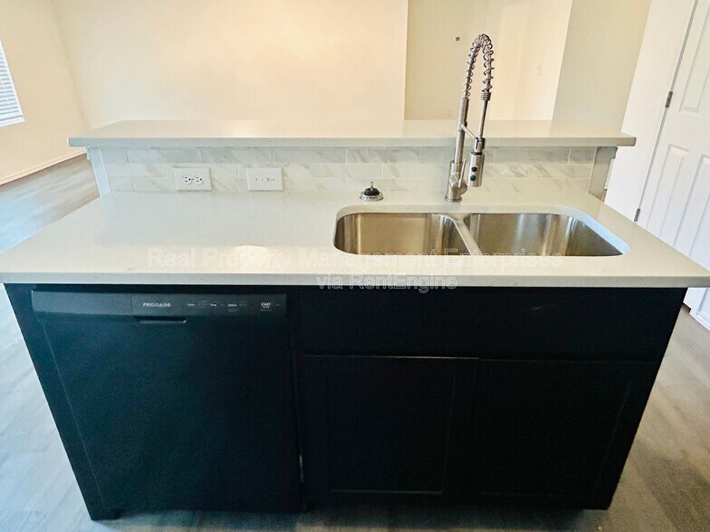 Building Photo - 11624 NW 96th St