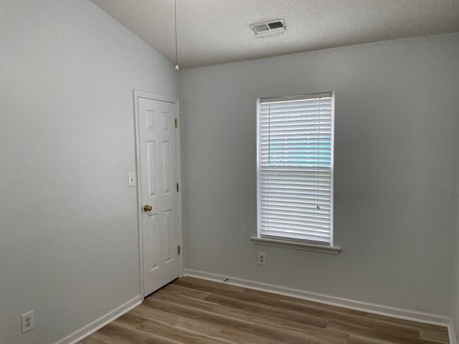 Building Photo - 2 Bedroom 2 Bath  with Flex Room, located in Saltaire Village
