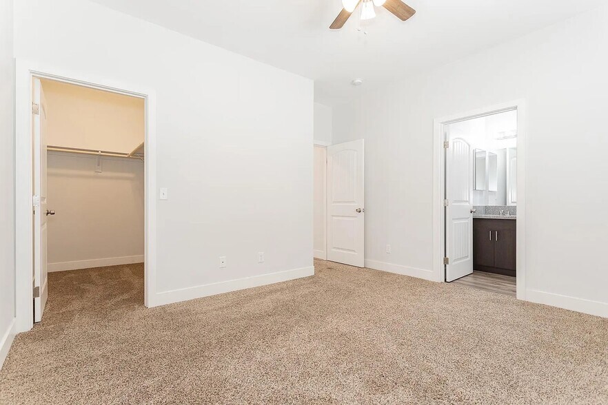 Building Photo - 1681 S Dandelion St