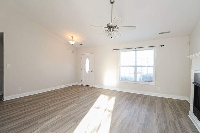 Building Photo - (Coming Soon) Charming 3 Bedroom Ranch in ...