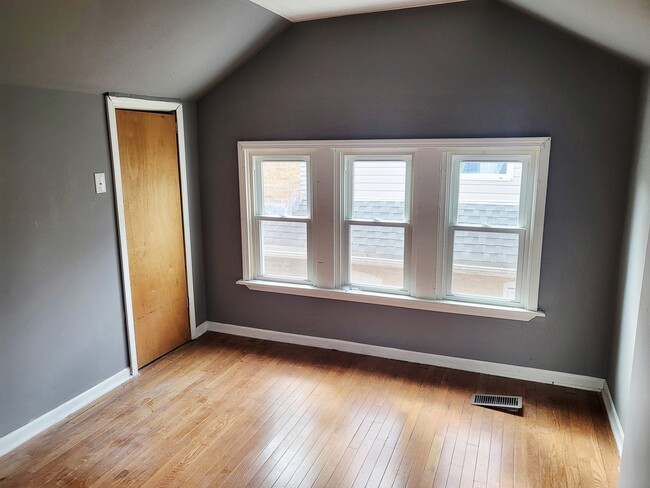 Building Photo - 2521 E 72nd Pl