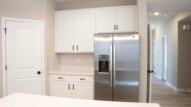 Building Photo - 1717 Longhill Dr