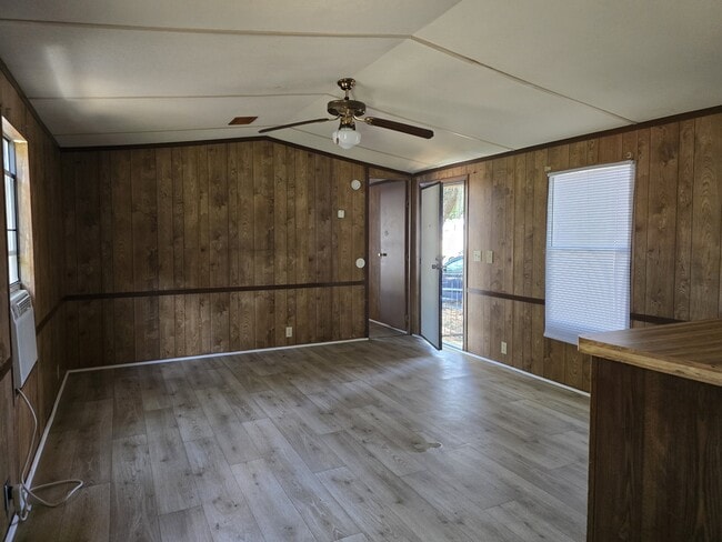 Building Photo - 472 Ruben Wells Rd
