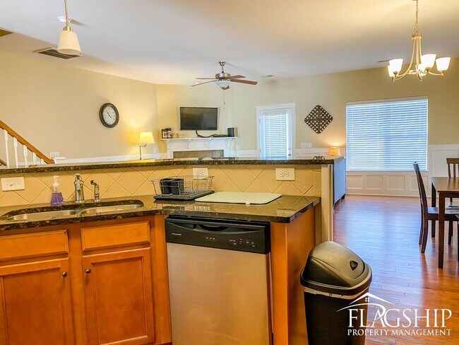 Building Photo - Gorgeous Townhouse in Grey Fox Run