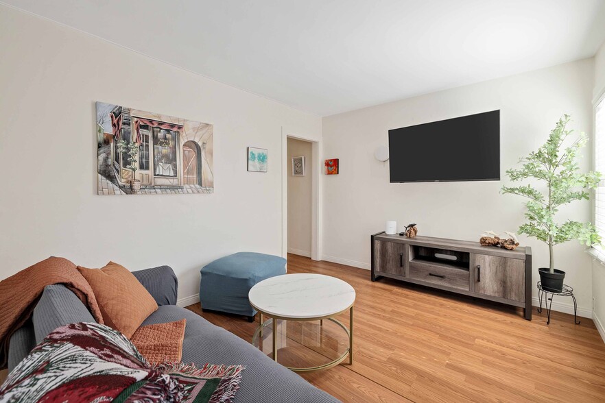 Building Photo - 1634 Bayview Dr