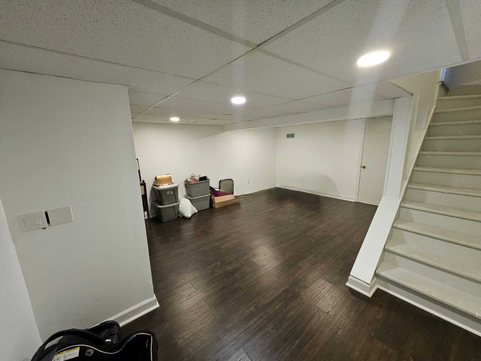 Building Photo - 1 Oak Tree Ct