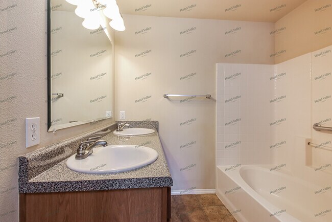 Building Photo - 4669 E 148th St S