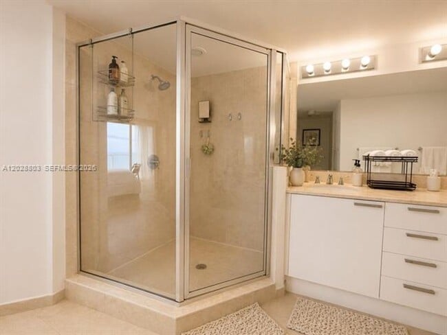 Building Photo - 16699 Collins Ave