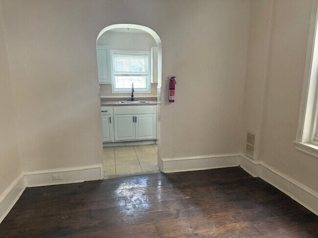 Building Photo - 252 N Wilton St