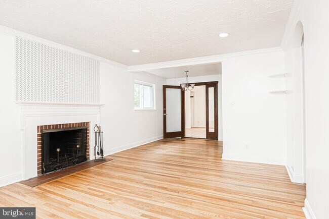 Building Photo - 3242 Holly Hill Dr