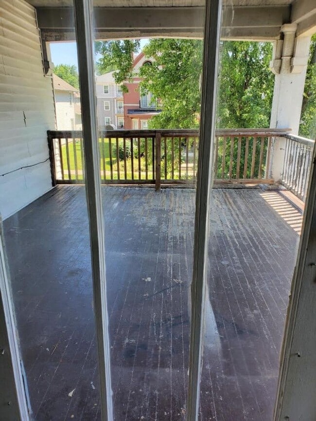 Building Photo - 504 Adams Ave