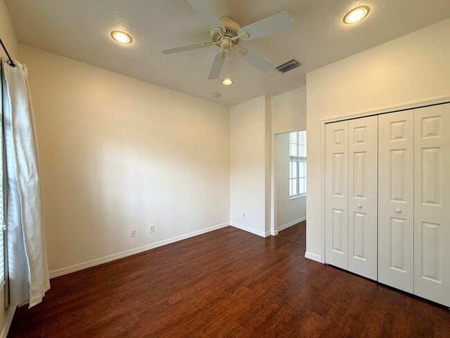 Building Photo - 9512 Greenpointe Dr