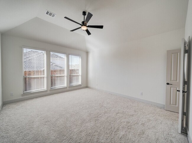 Building Photo - 3401 Riverlawn Dr