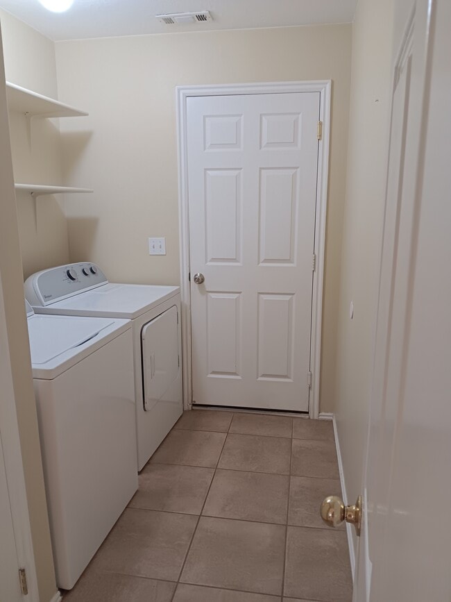 Building Photo - 528 N 2230 E