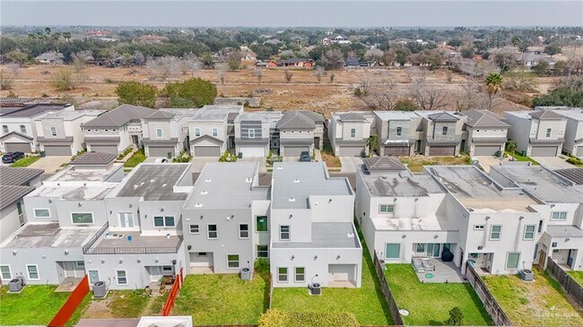 Building Photo - 2312 Corales St