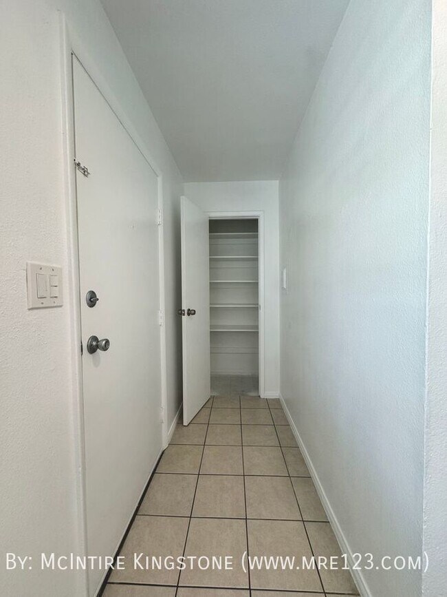 Building Photo - CALL FOR MOVE-IN SPECIALS! Spacious 2BD/1B...