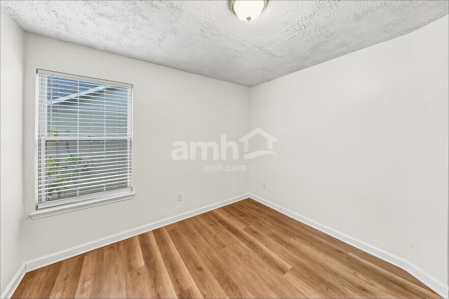 Building Photo - 4238 Zephyrhills Dr