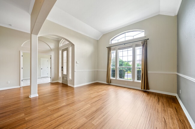Building Photo - Spacious 4-Bed Luxury Home with Chef’s Kitchen, Fenced Yard, and 3,528 sq ft in Helotes