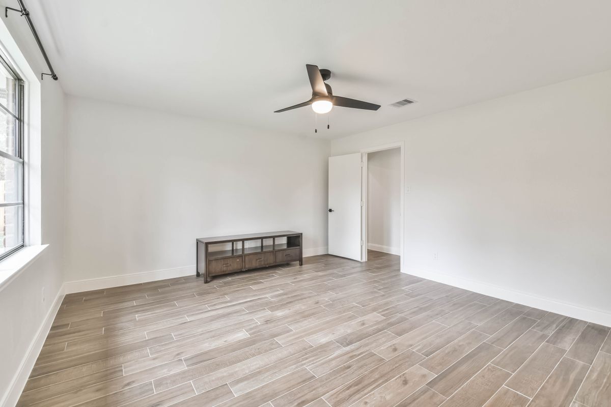 Building Photo - 2718 Foliage Green Dr
