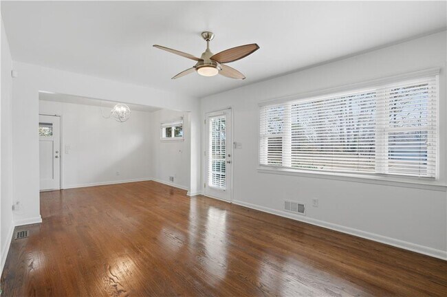Building Photo - 2467 Elmwood Cir SE