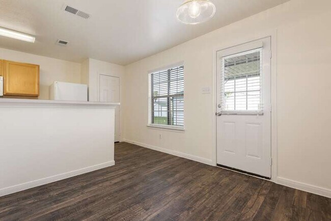 Building Photo - 2117 Saint Lucia Calle